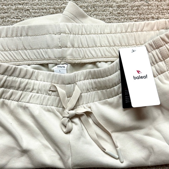 Baleaf High Waist Cream Athleisure Shorts Size L - Picture 7 of 7
